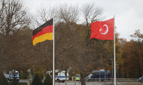 Fahnen von Deutschland und der Türkei (Archiv)