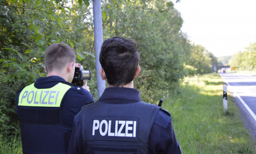 Die Polizei kontrollierte den Verkehr.