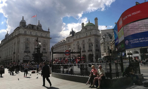Piccadilly Circus in London (Archiv)