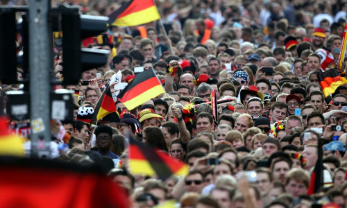 Fußballfans der Deutschen Fußball-Nationalmannschaft (Archiv)