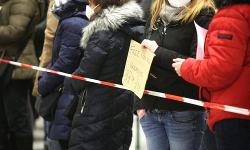 Helfer und Gastgeber warten auf Flüchtlinge aus der Ukraine (Archiv)