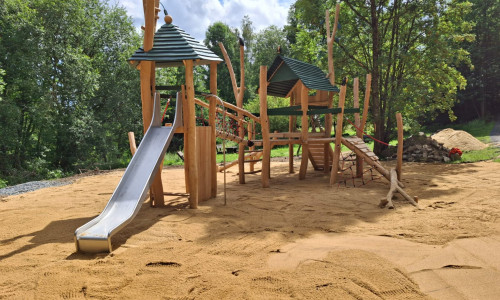 Eine neue Spielanlage wurde auf dem Waldspielplatz des Nationalparks Harz nahe Bad Harzburg installiert.