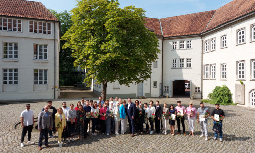 Beim Landkreis Gifhorn wurden am 20. August 45 ausländische Mitbürger in den deutschen Staatsverband eingebürgert. 