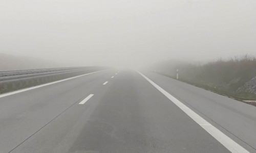 Nebel auf einer Autobahn (Archiv)