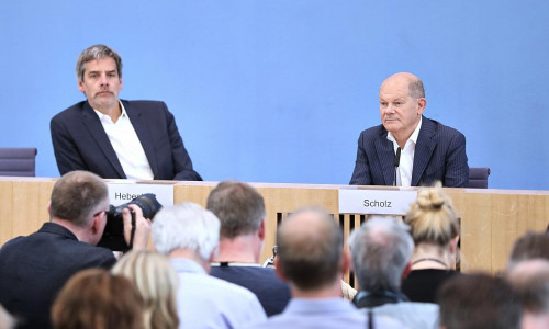 Steffen Hebestreit und Olaf Scholz (Archiv)