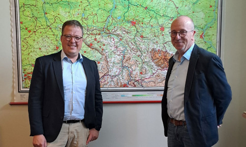 Jan Schröder (links) mit dem künstlerischen Geschäftsführer der Landesmusikakademie Markus Lüdke (rechts).