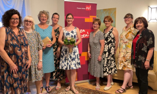 Marion Övermöhle-Mühlbach, Monika Orlinski, Ingrid Pahlmann MdB, Inga Cramm, Sabine Plew, Bärbel Oberg, Ute Hansen, Sabine Scholz-Howind und Renate Rehnelt (v. li.).