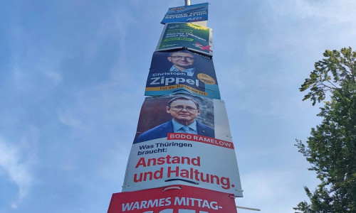 Wahlplakate von SPD, Linken, CDU, Grünen und AfD zur Landtagswahl in Thüringen am 06.08.2024