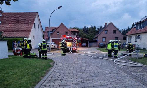 Die Feuerwehr rückte an, um den Brand zu löschen.