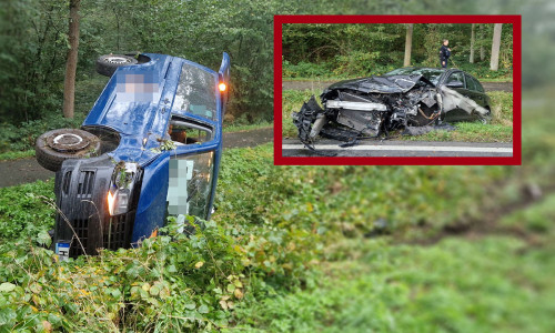 Die Fahrzeuge wurden durch den Unfall stark beschädigt. Der Kleinbus blieb auf der Seite liegen.