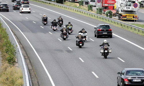 Harley-Fahrer auf der Autobahn (Archiv)