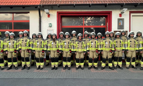 Die Einsatzkräfte der Goslarer Ortsfeuerwehren tragen künftig einheitliche Schutzbekleidung.