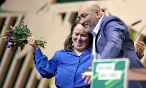 Ricarda Lang und Omid Nouripour bei ihrer Wiederwahl auf der 49. Bundesdelegiertenkonferenz (Archiv)