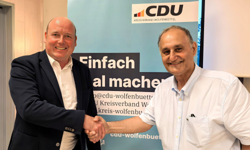 CDU Kreisvorsitzender Holger Bormann (li.) und der vom Kreisverband Wolfenbüttel gewählte Kandidat für die Bundestagskandidatur Prof. Dr. Reza Asghari.