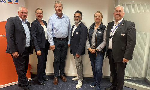 Stefan Schröder (LNC GmbH), Nicole Mölling (Volksbank BRAWO), Jan Erik Bohling (Stadt Salzgitter), Bijan Hakami (Trans.eu GmbH), Andrea Bordan (Michael Bordan GmbH) und Olaf Krause (Logistikportal Niedersachsen e.V.) (v. li.).