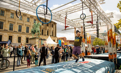 Höhepunkt des diesjährigen trendsporterlebnis waren der Ninja-Parcours auf dem Schlossplatz und das von Volkswagen Financial Services präsentierte offizielle Turnier der First Ninja League am Samstag. 