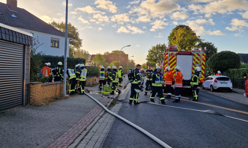 Die Feuerwehr vor Ort in Walle.