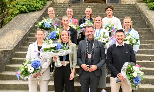 Oberbürgermeister Dennis Weilmann ehrte die Wolfsburger Olympioniken im Schloss Wolfsburg. 