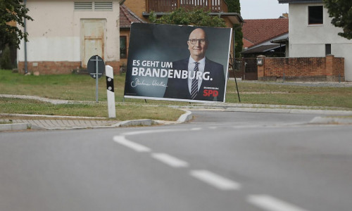 SPD-Wahlplakat mit Dietmar Woidke zur Landtagswahl in Brandenburg (Archiv)