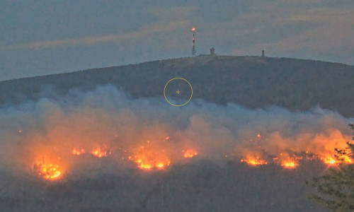 Blick vom Wurmberg auf den Brand am Brocken. Archivbild