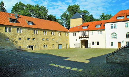 Die Veranstaltungen finden vor malerischer Kulisse statt. Hier auf dem Schlosshof.