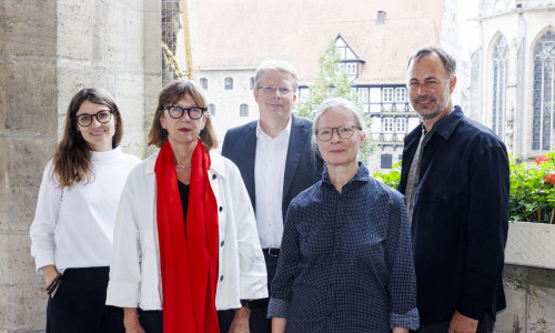 Der neue Gestaltungsbeirat der Stadt Braunschweig (v.l.n.r.): Tanja Remke, Christa Reicher (Vorsitzende), Stadtbaurat Heinz-Georg Leuer, Ariane Röntz und Dan Schürch.