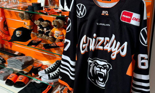 Neues Grizzlys-Trikot und Merch-Artikel im Wolfsburg Store.