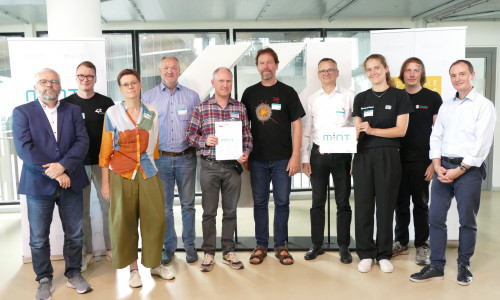 Vertreter der Schule nahmen die Auszeichnung entgegen.