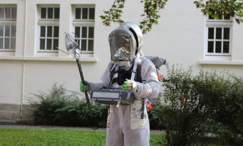 Astronaut und Performer Folkert Dücker. 