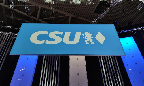 CSU-Logo auf Parteitag (Archiv)