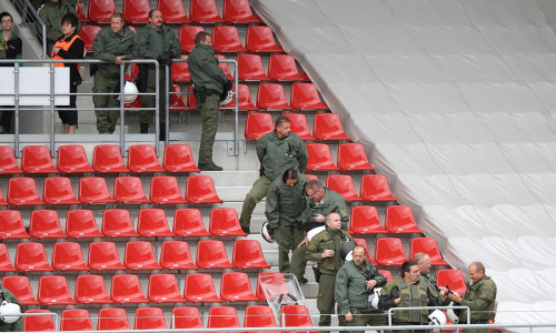 Polizei im Fußball-Stadion (Archiv)