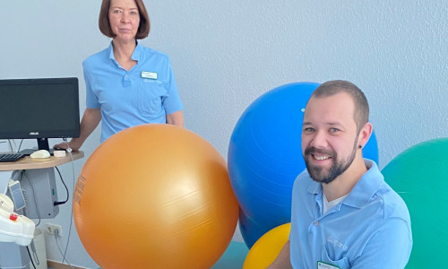 Nils Arnhold, Betriebsleiter der ATHG und Antje Drust, Teamleitung Ergotherapie am Standort Seesen. 