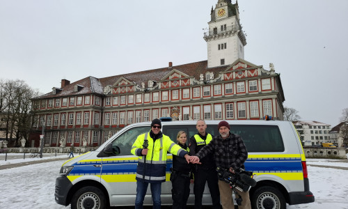 Carolin Spilker und Sascha Poser (2. v. re.) mit dem Kamera-Team.