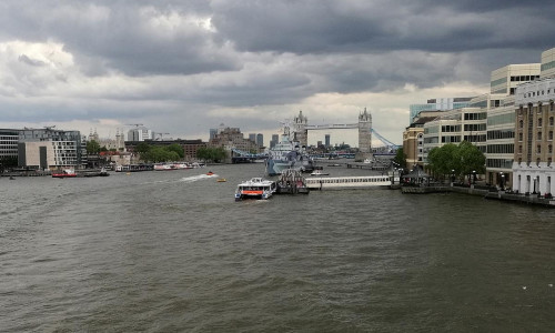 Blick von der London Bridge zur Tower Bridge (Archiv)