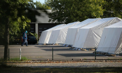 Flüchtlinge in einer "Zeltstadt" (Archiv)