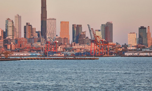 Industrieanlagen und Hafen in New York/Brooklyn (Archiv)