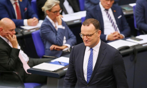 Jens Spahn vor Abgeordneten der AfD-Fraktion (Archiv)