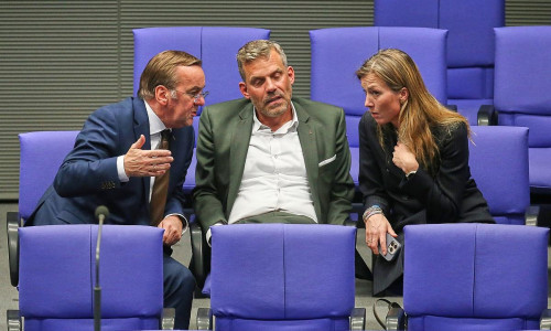 Boris Pistorius, Falko Droßmann, Siemtje Möller am 16.10.2025