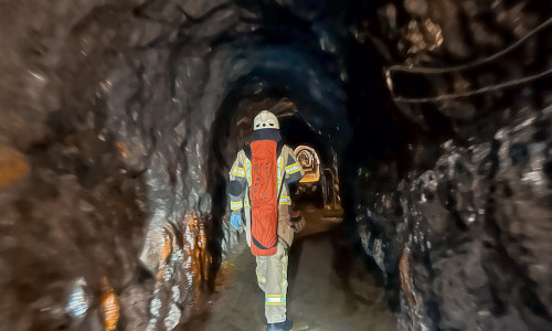 Die Feuerwehr wurde zu einer technischen Hilfeleistung unter Tage alarmiert.