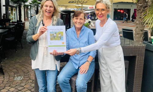 Prof. Dr. Anna Friedrich (Sozialdezernentin des Landkreises Peine), Martina Stelter (Geschäftsführerin fips) und Michaela Schade vom Café Mitte (v. li.).