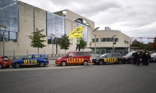 Greenpeace-Protest vor Autogipfel am 09.10.2025