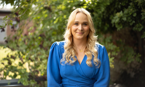 Corinna Wolf-Bartens bekommt die Auszeichnung stellvertretend für die Gesamtleistung der Produktion.
