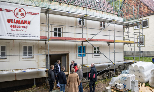 Bei einem Vor-Ort-Termin mit Oberbürgermeister Frank Klingebiel in der Emsstraße in Salzgitter-Bad stellte der Investor Andreas Schürmann sein Sanierungsprojekt vor.