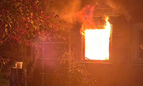 Das Feuer breitete sich bereits in den Spitzboden aus.