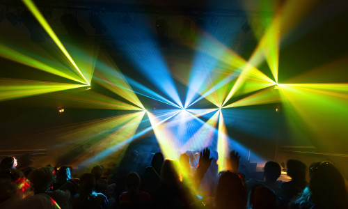 Die Lasershow wird mehrmals am Tag gezeigt.