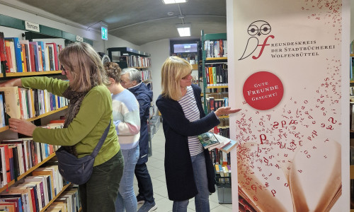 In der Jubiläumswoche des Freundeskreises der Stadtbücherei Wolfenbüttel ist der Bücherflohmarkt im Keller des Kulturbahnhofs eine ganze Woche lang geöffnet.