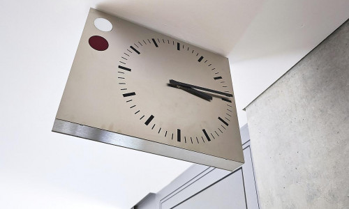 Uhr am 15.10.2025