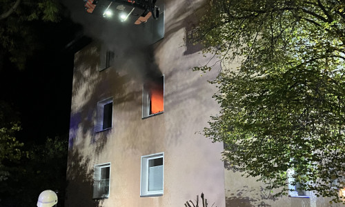 Die Feuerwehrkräfte waren bis in die Morgenstunden im Einsatz.