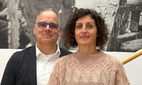 Marco Meiners (im Bild mit Ehefrau Lisa) kandidiert für die FDP bei der Kommunalwahl 2026 um das Amt des Oberbürgermeisters der Stadt Wolfsburg.
