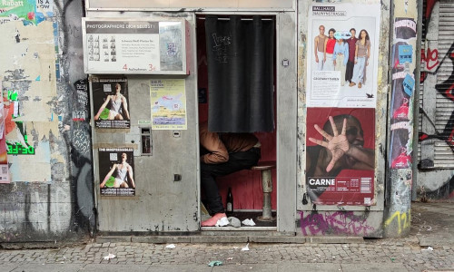 Obdachloser in Photoautomat (Archiv)